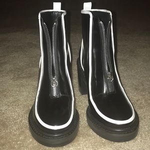 Missing the rings on each zipper, still zips